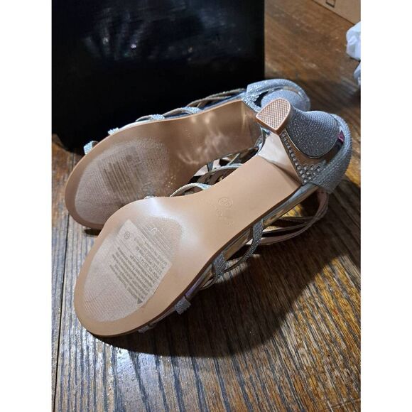 New 8.5 Forever Link Perform 60 Silver Rhinestone High Chunky Heel Dress Shoes - Picture 12 of 12